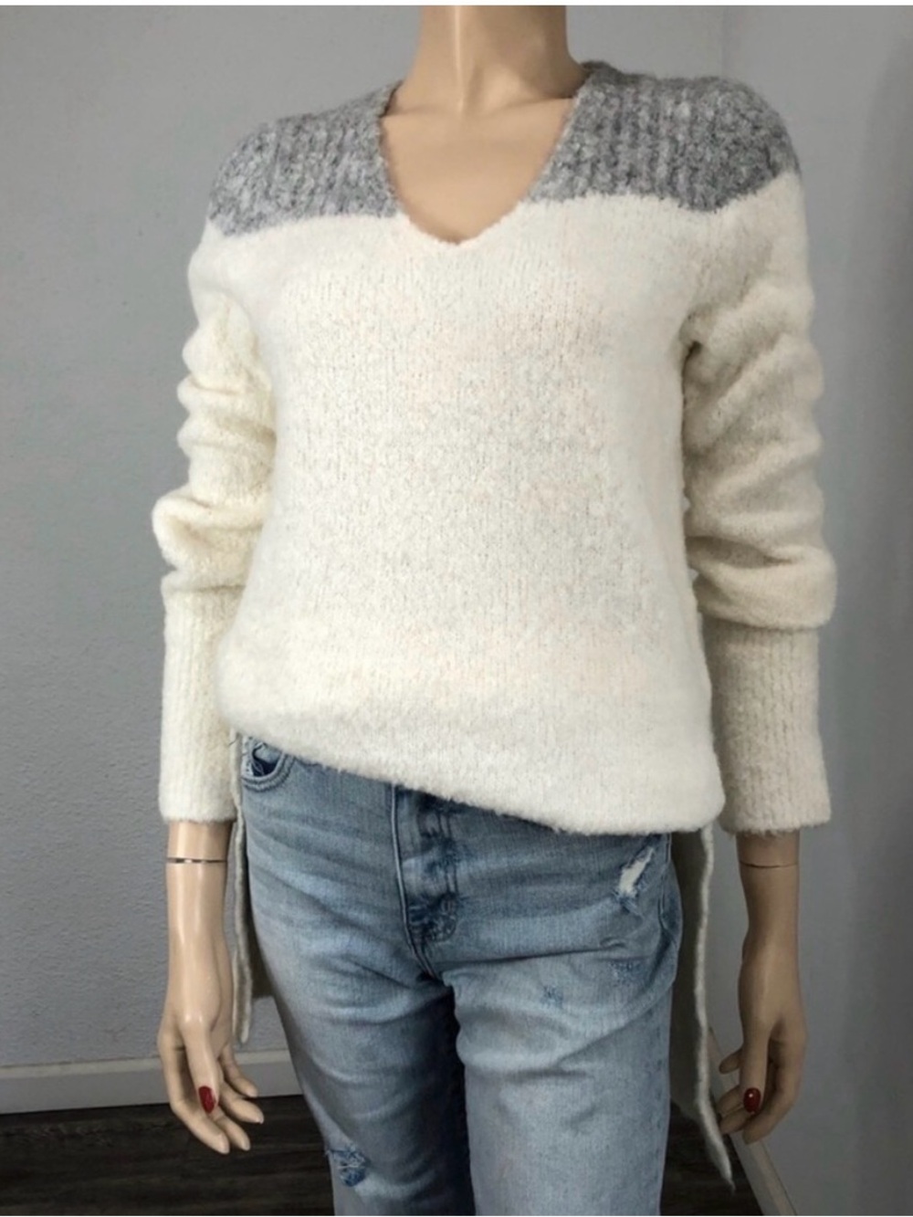 Lou & grey Cream V-Neck Sweater with Gray Yoke